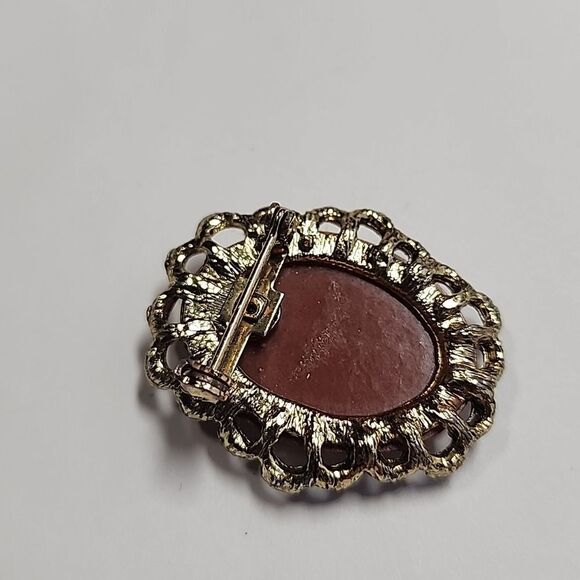 Vintage Cameo Brooch - Picture 3 of 3